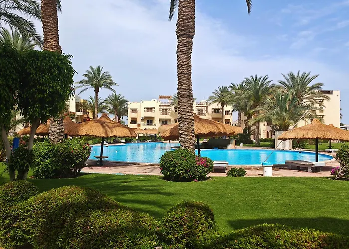Luxury Poolside Retreat Elegant Within A Seafront Apartment *
