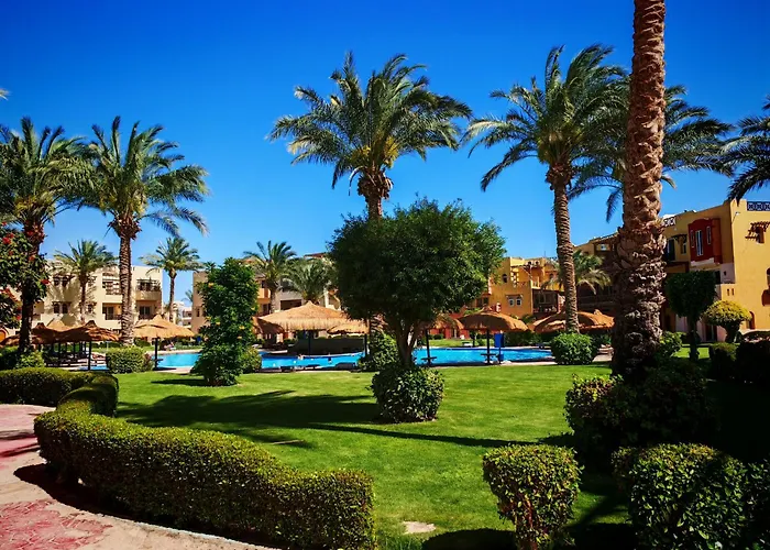 Luxury Poolside Retreat Elegant Within A Seafront Apartment *