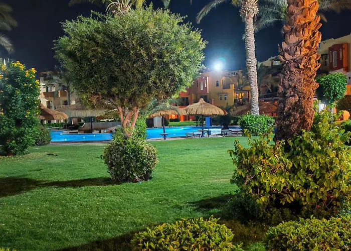 Luxury Poolside Retreat Elegant Within A Seafront Sharm El-Sheikh